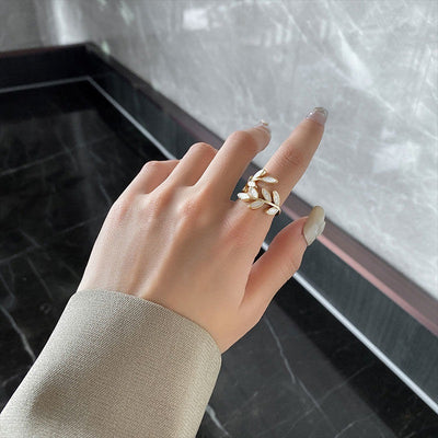 Mother-of-pearl White Leaves Alloy Ring