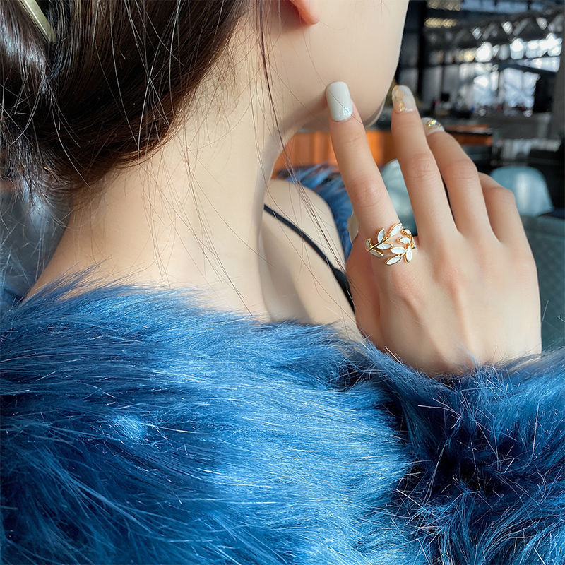 Mother-of-pearl White Leaves Alloy Ring